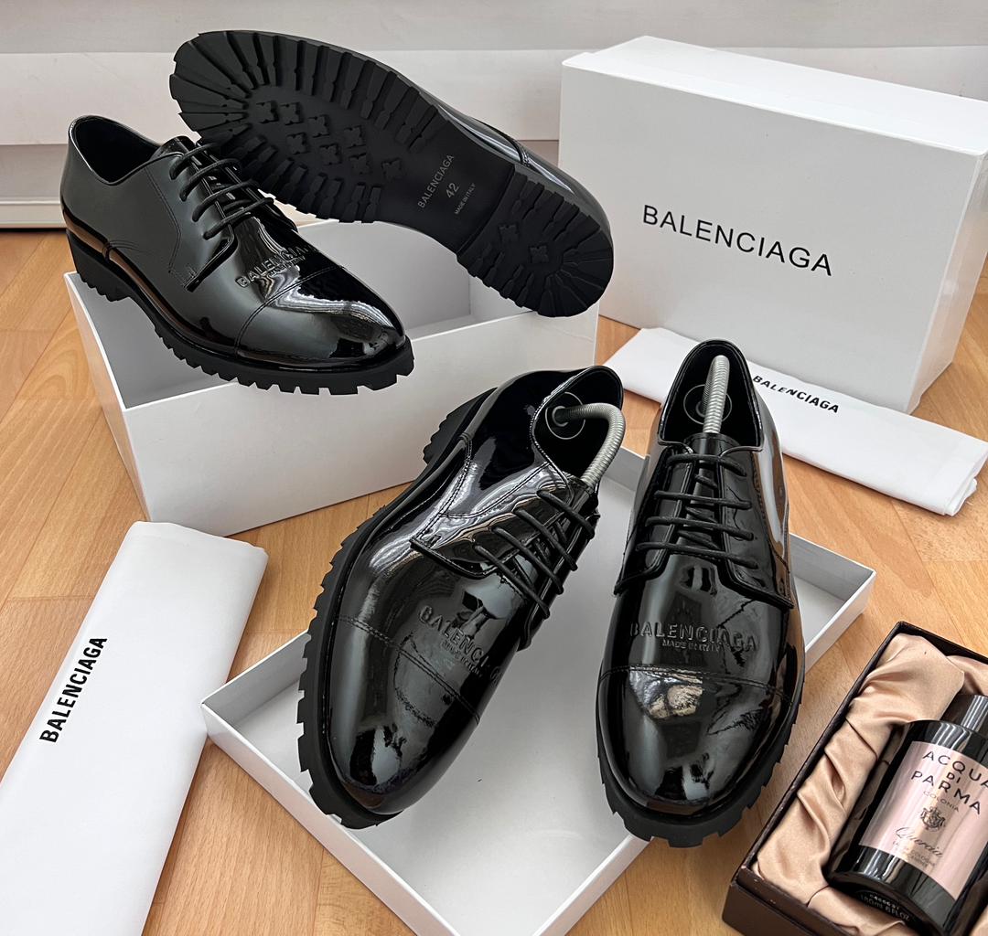BALENCIAGA  Black Mens Laced Shoes  YOOX