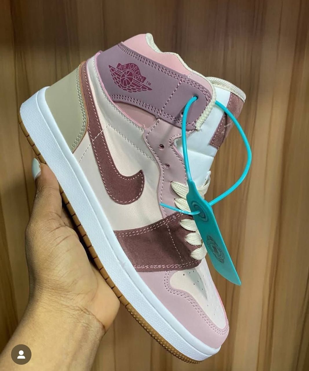 Unisex Pink Nike Sneakers XP