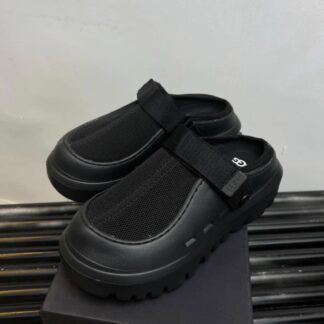 Men Fashion Trendy Crocs CNP
