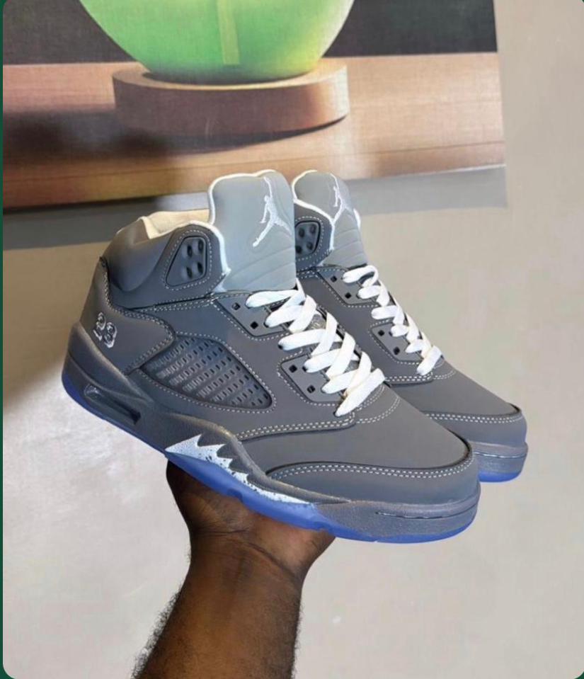 Unique Retro Sneakers CNP