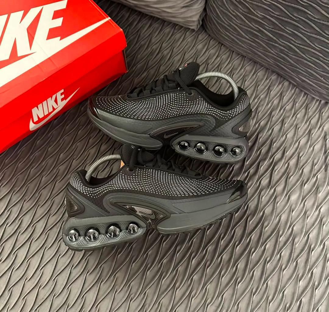 Men Black Trainers Footwear CNP