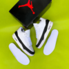 Retro Design White & Black Sneakers CNP