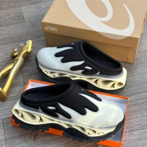 Designer Upper Crafted Men Clogs CNP