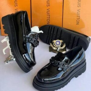 Round Toe Comfortable Black Shoe CNP