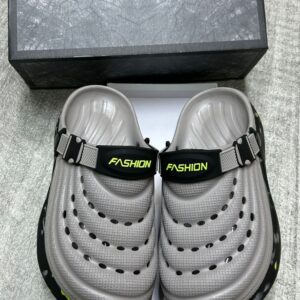 Men Hole Design Round-Toe Clogs JUN6